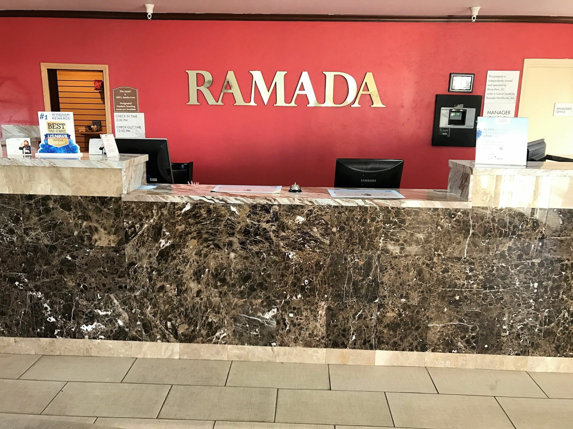 Ramada By Wyndham Draper Hotel Екстериор снимка